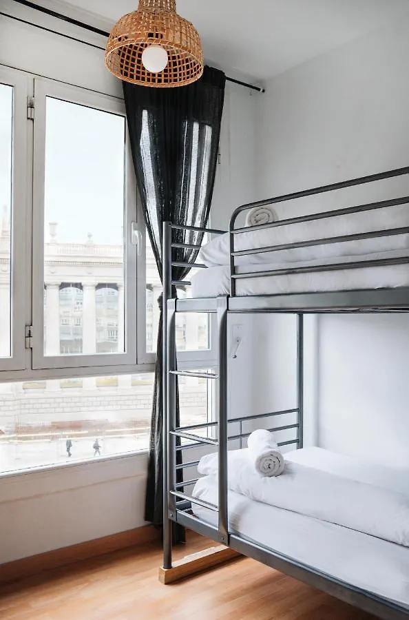 Sunny And Modern Apartment Ideal For Groups Barcelona