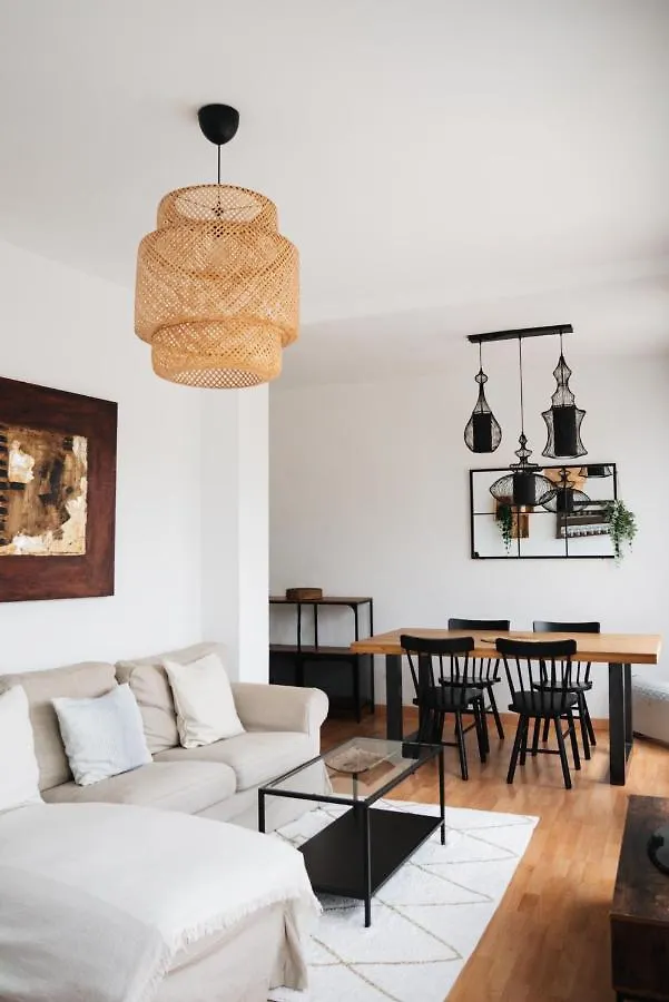 Sunny And Modern Apartment Ideal For Groups Barcelona 0*,  España